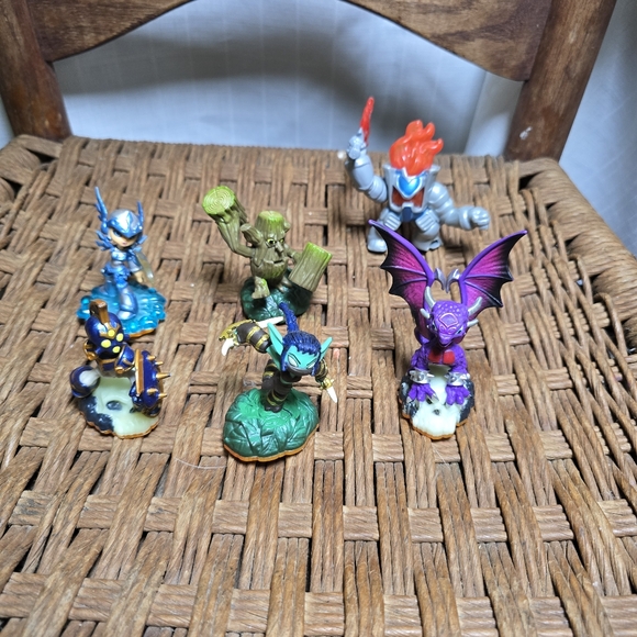 Skylanders Bag Plus 12 Figures - Picture 2 of 10